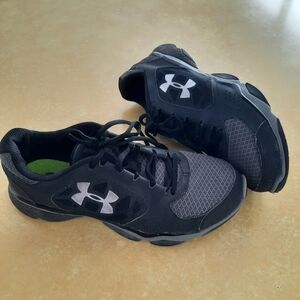 Under Armour Micro G Strive IV Training Shoes    Size 9